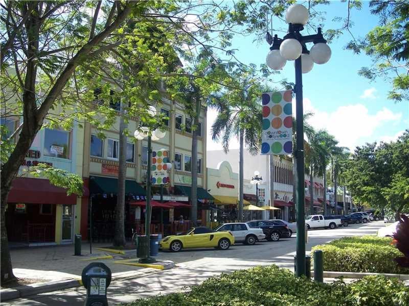 Хостел Downtown Hollywood Beach Students' Dorm Экстерьер фото