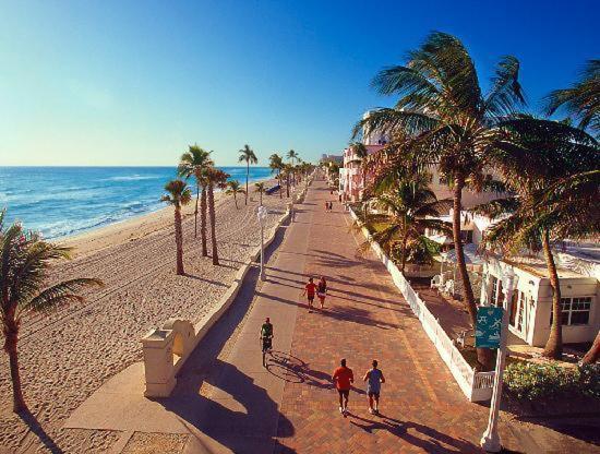 Хостел Downtown Hollywood Beach Students' Dorm Экстерьер фото